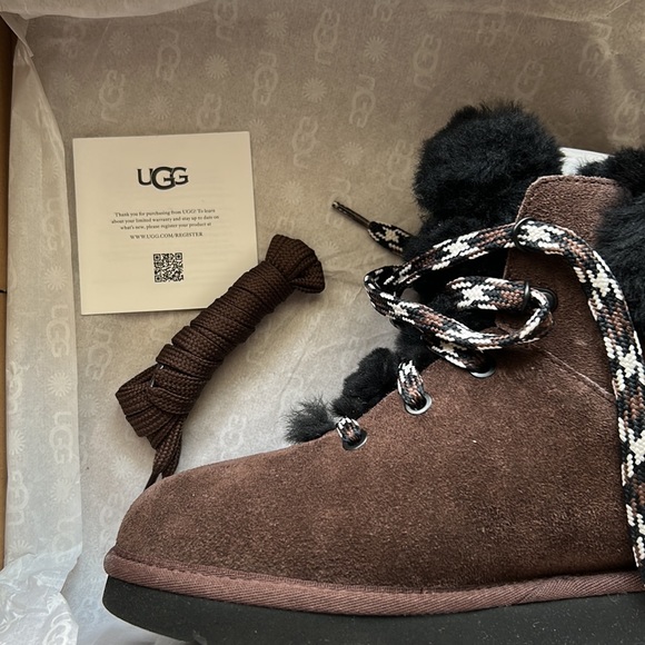 Women's Classic Mini Alpine Lace-Up Booties - Picture 12 of 12